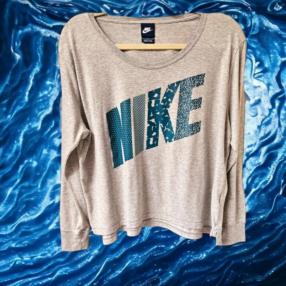 NIKE Women's Long sleeve Tee